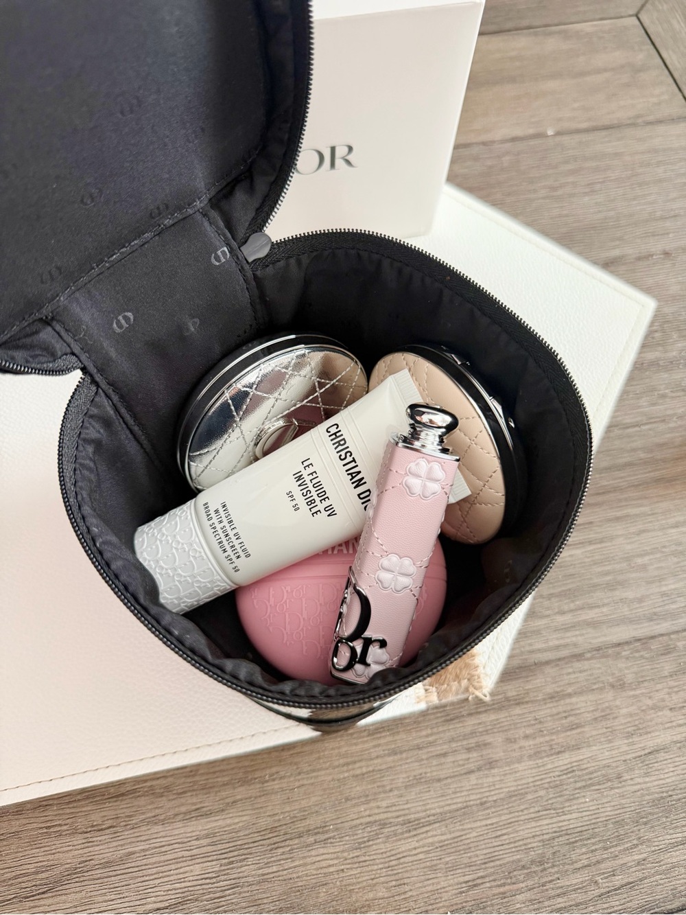Dior Black Patent Cosmetic Case - Picture 5 of 5